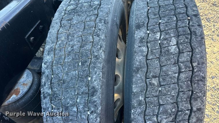 image for item DW6642 2016 Kenworth T6 semi truck