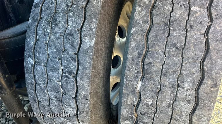 image for item DW6642 2016 Kenworth T6 semi truck