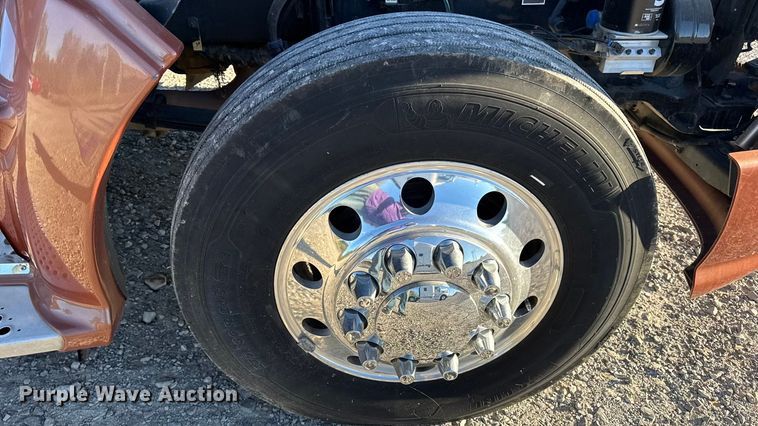 image for item DW6642 2016 Kenworth T6 semi truck