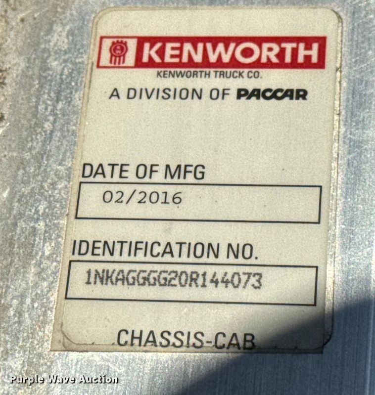 image for item DW6642 2016 Kenworth T6 semi truck