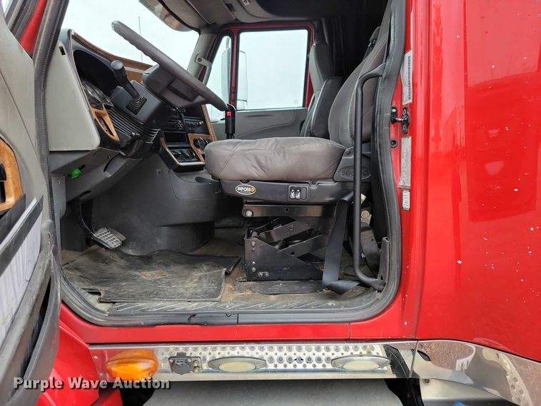 image for item DX6464 2016 International ProStar Plus 122 semi truck