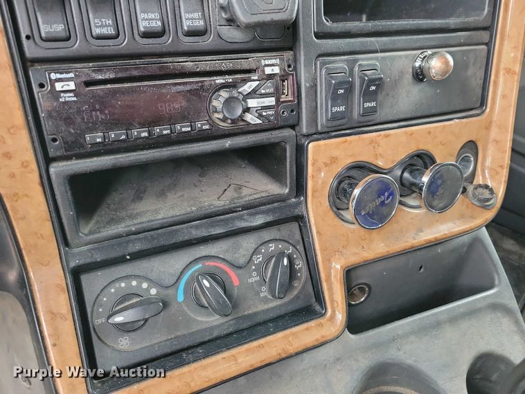 image for item DX6464 2016 International ProStar Plus 122 semi truck