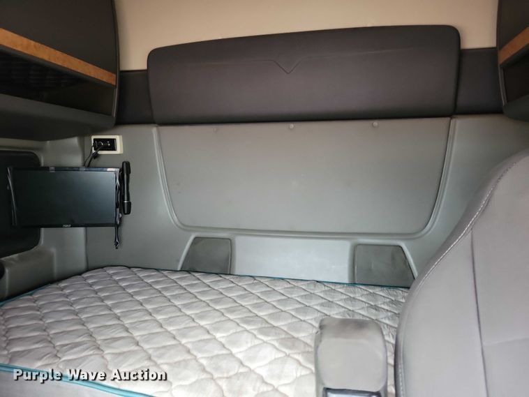 image for item DX6464 2016 International ProStar Plus 122 semi truck