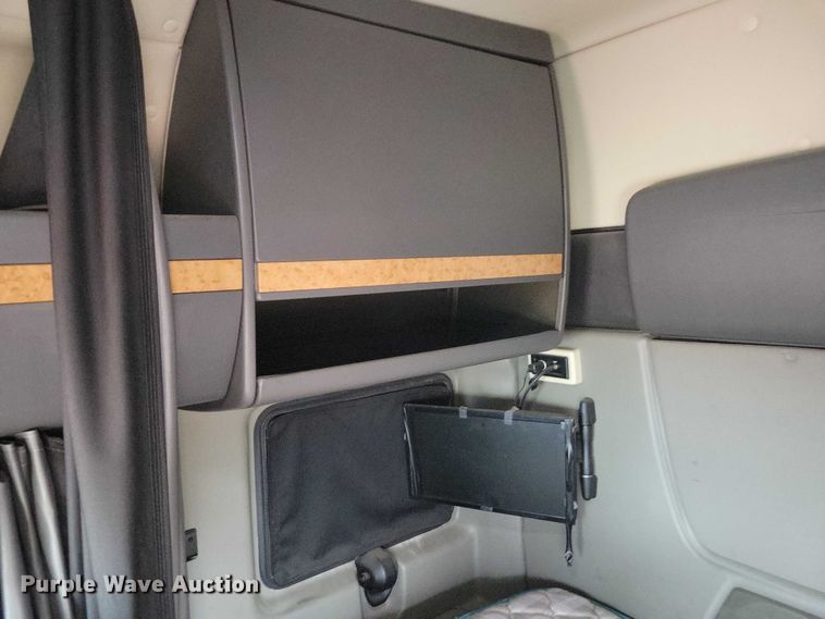 image for item DX6464 2016 International ProStar Plus 122 semi truck