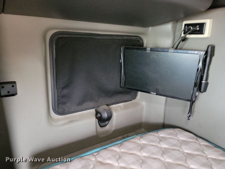 image for item DX6464 2016 International ProStar Plus 122 semi truck