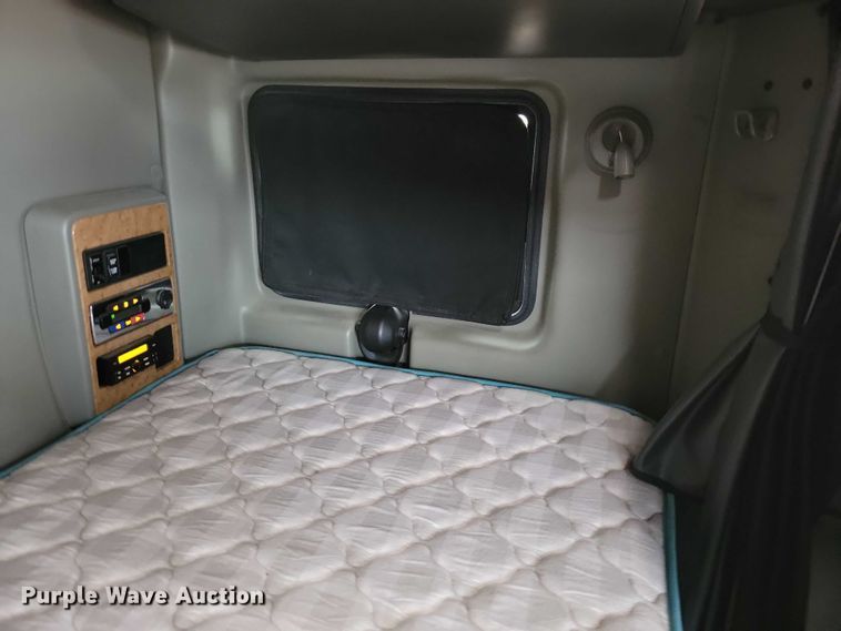 image for item DX6464 2016 International ProStar Plus 122 semi truck