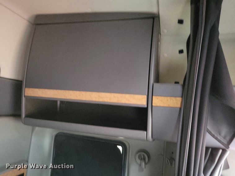 image for item DX6464 2016 International ProStar Plus 122 semi truck