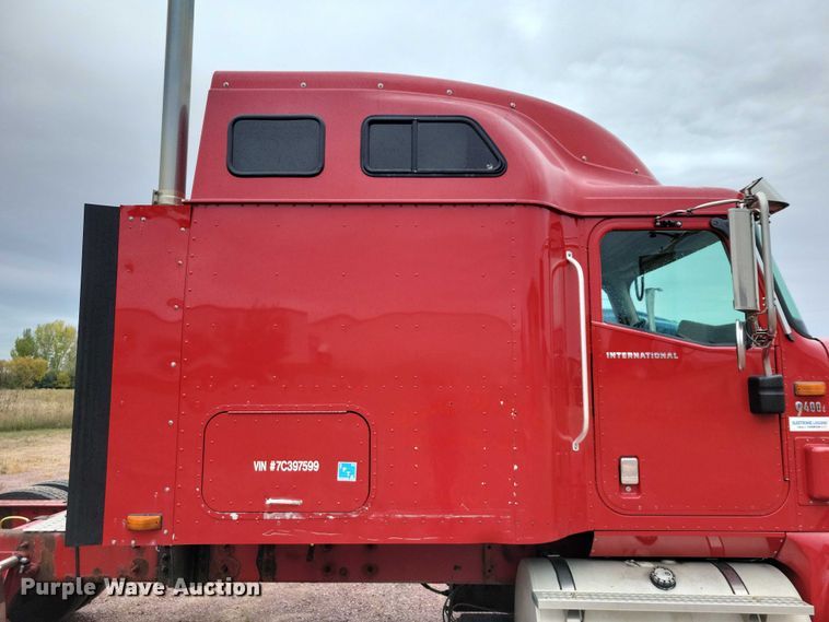 image for item DX6466 2007 International 9400i semi truck