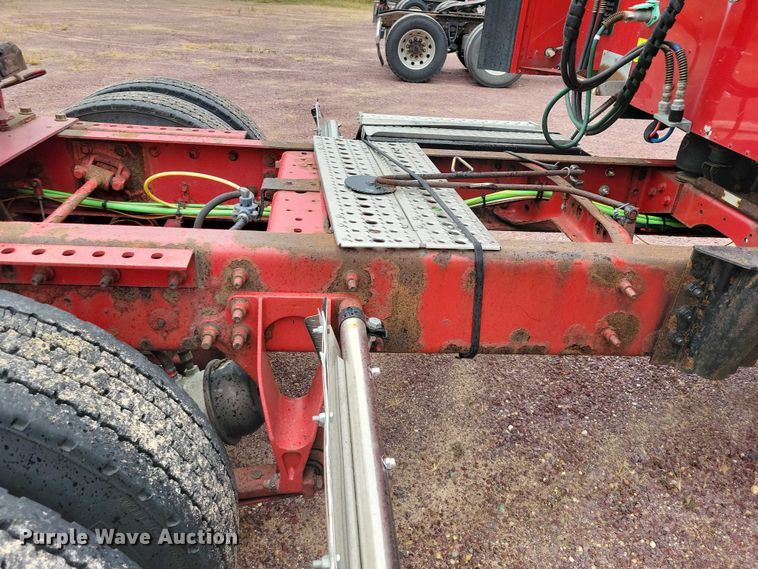 image for item DX6466 2007 International 9400i semi truck