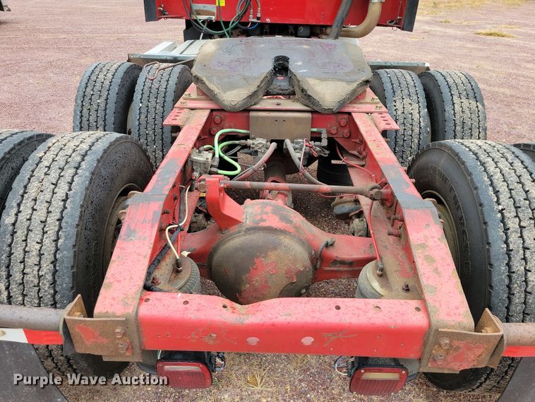 image for item DX6466 2007 International 9400i semi truck