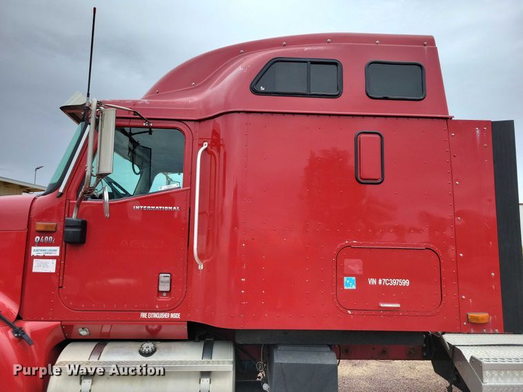 image for item DX6466 2007 International 9400i semi truck