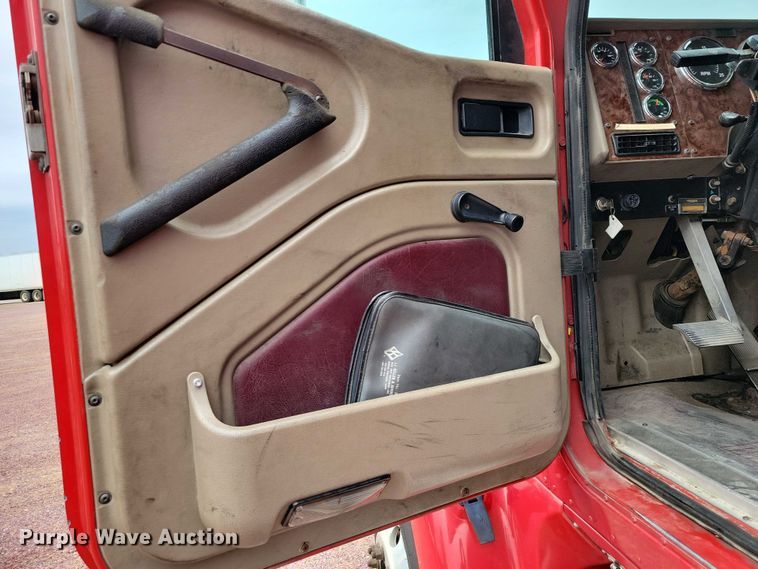 image for item DX6466 2007 International 9400i semi truck