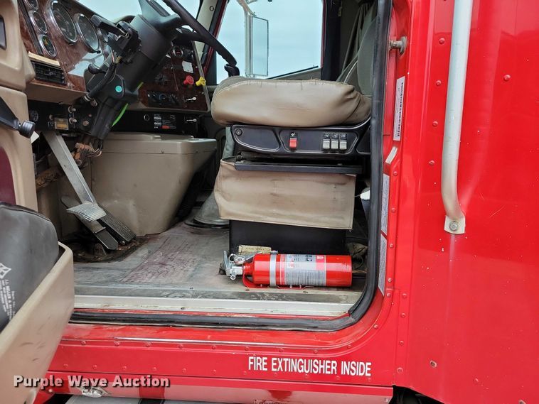 image for item DX6466 2007 International 9400i semi truck