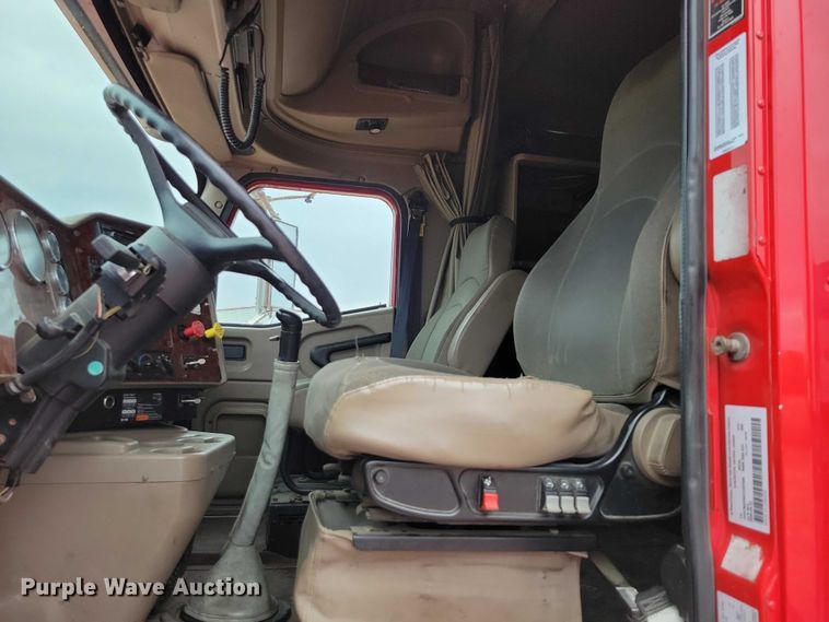 image for item DX6466 2007 International 9400i semi truck