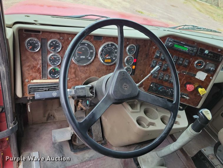 image for item DX6466 2007 International 9400i semi truck