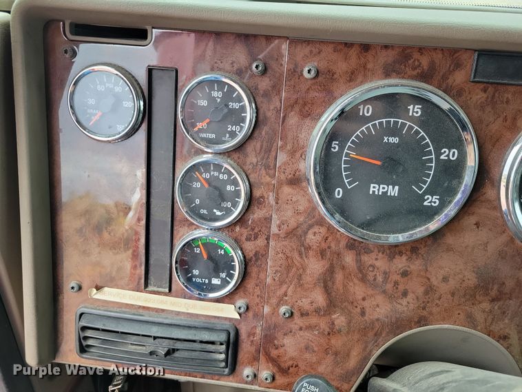 image for item DX6466 2007 International 9400i semi truck