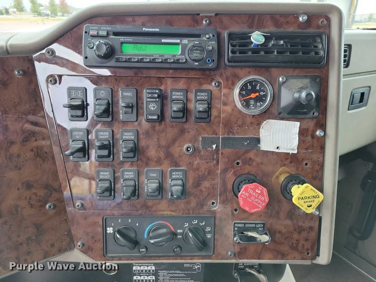 image for item DX6466 2007 International 9400i semi truck