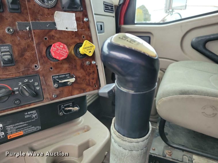 image for item DX6466 2007 International 9400i semi truck