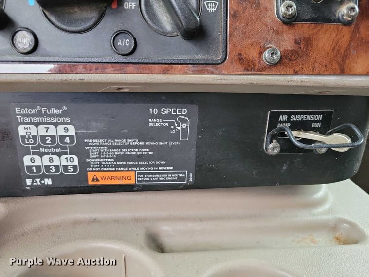 image for item DX6466 2007 International 9400i semi truck