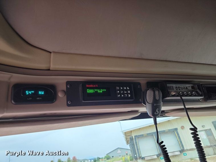 image for item DX6466 2007 International 9400i semi truck