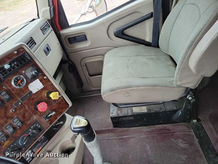 image for item DX6466 2007 International 9400i semi truck