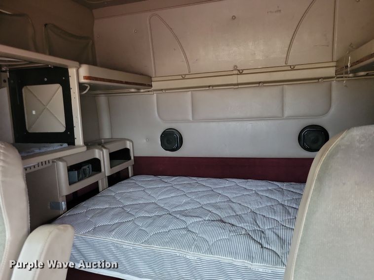 image for item DX6466 2007 International 9400i semi truck