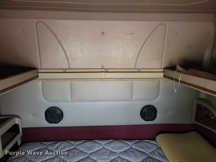 image for item DX6466 2007 International 9400i semi truck