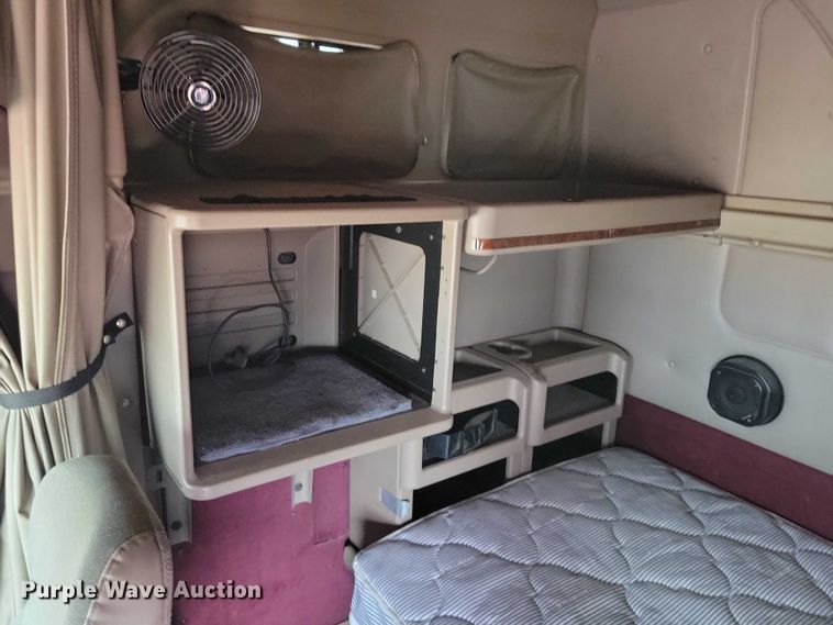 image for item DX6466 2007 International 9400i semi truck