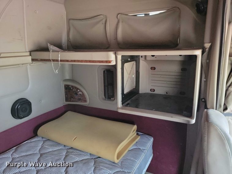 image for item DX6466 2007 International 9400i semi truck