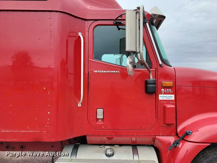 image for item DX6466 2007 International 9400i semi truck
