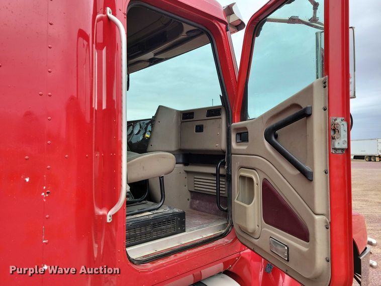 image for item DX6466 2007 International 9400i semi truck