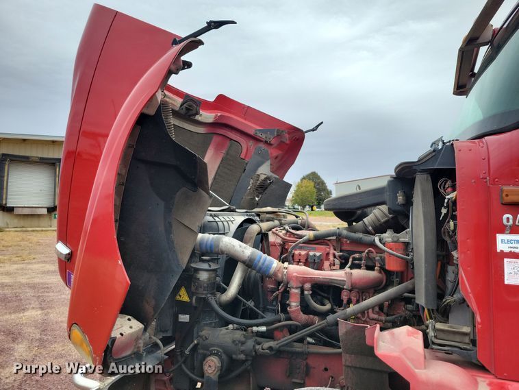 image for item DX6466 2007 International 9400i semi truck