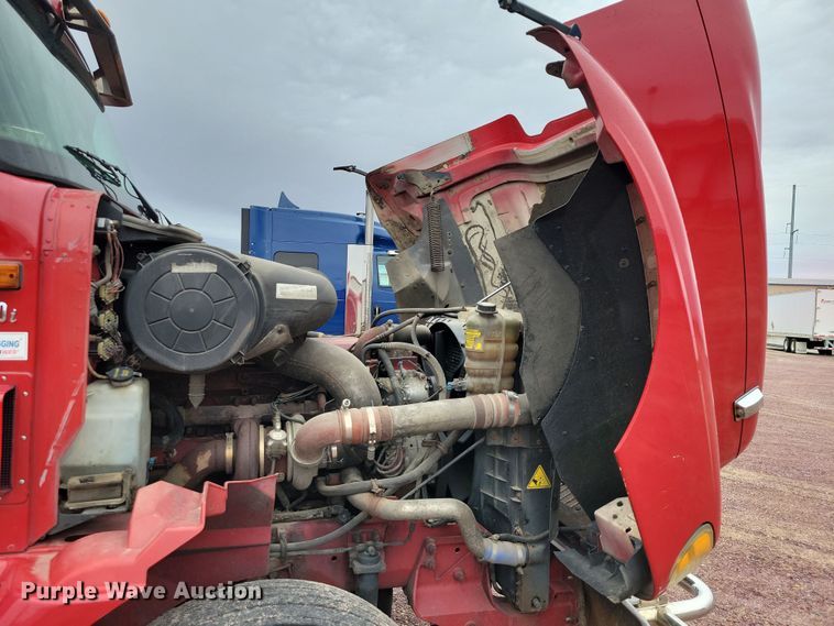 image for item DX6466 2007 International 9400i semi truck