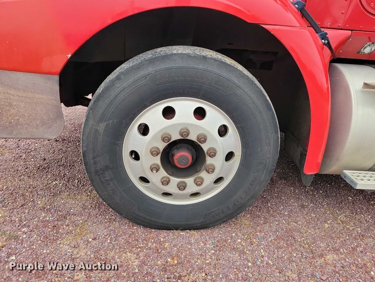 image for item DX6466 2007 International 9400i semi truck