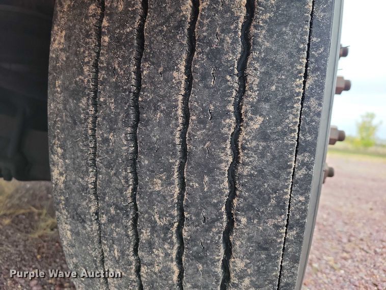 image for item DX6466 2007 International 9400i semi truck