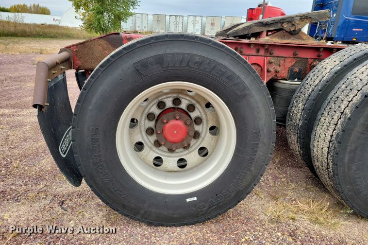 image for item DX6466 2007 International 9400i semi truck