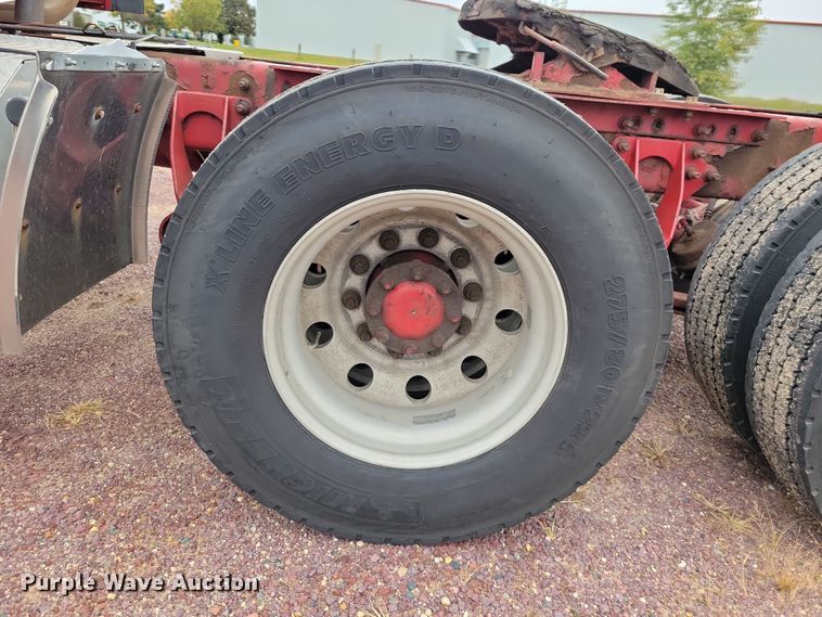 image for item DX6466 2007 International 9400i semi truck