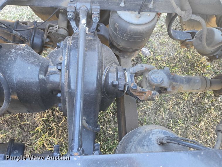 image for item DY1376 2016 Peterbilt 579 semi truck