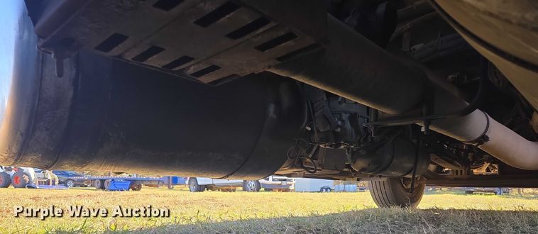 image for item DY1376 2016 Peterbilt 579 semi truck