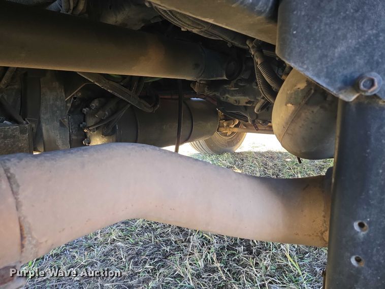 image for item DY1376 2016 Peterbilt 579 semi truck