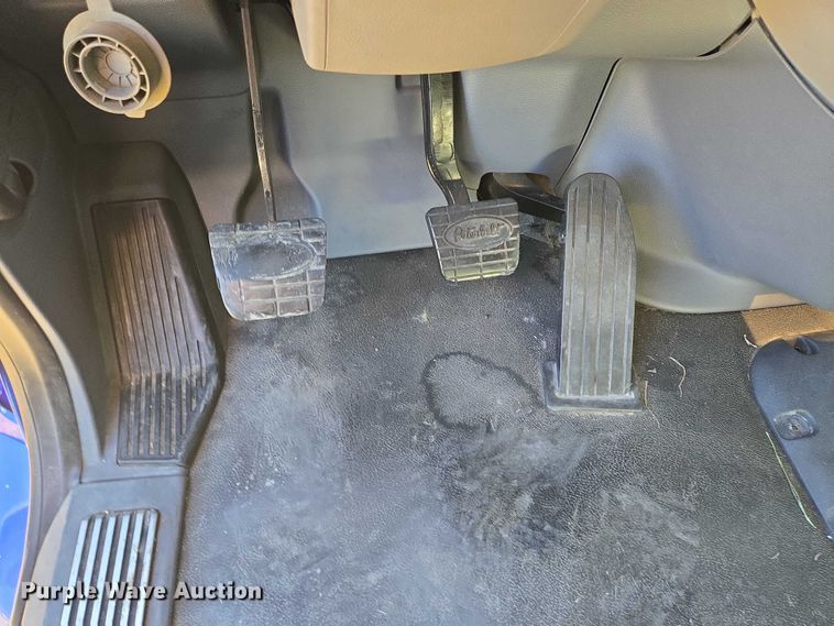 image for item DY1376 2016 Peterbilt 579 semi truck