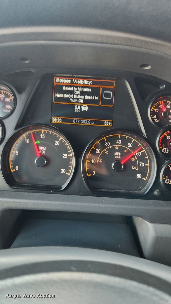 image for item DY1376 2016 Peterbilt 579 semi truck