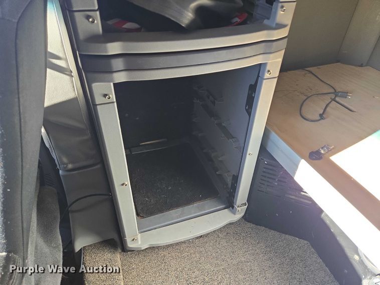 image for item DY1376 2016 Peterbilt 579 semi truck