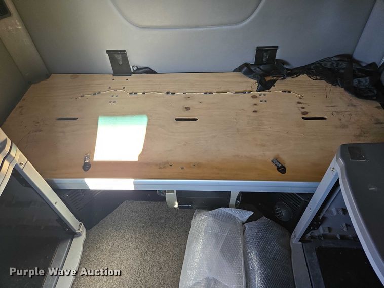 image for item DY1376 2016 Peterbilt 579 semi truck