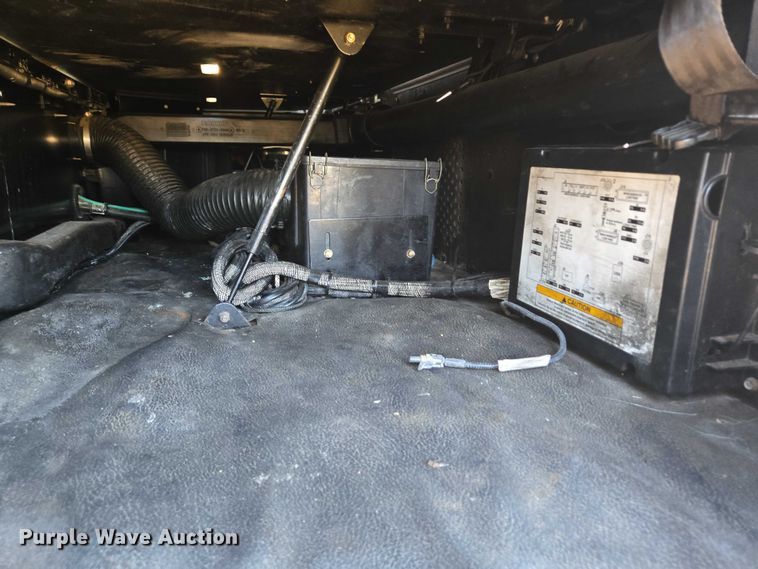 image for item DY1376 2016 Peterbilt 579 semi truck