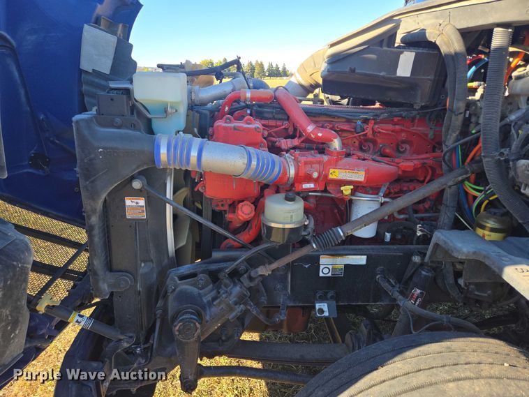 image for item DY1376 2016 Peterbilt 579 semi truck