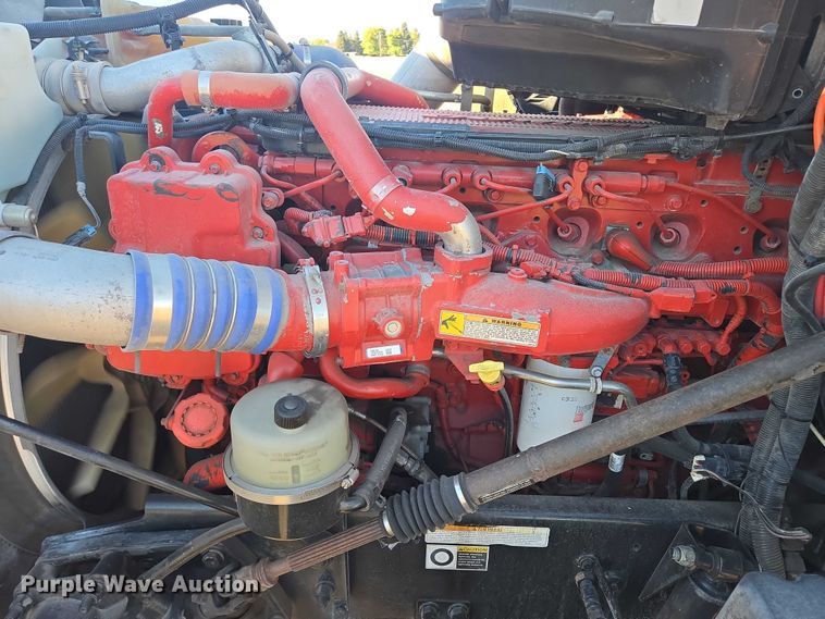 image for item DY1376 2016 Peterbilt 579 semi truck