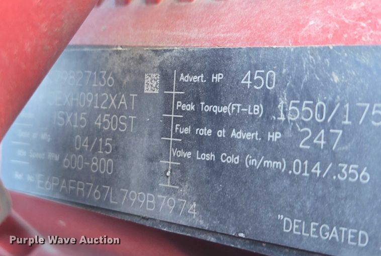 image for item DY1376 2016 Peterbilt 579 semi truck