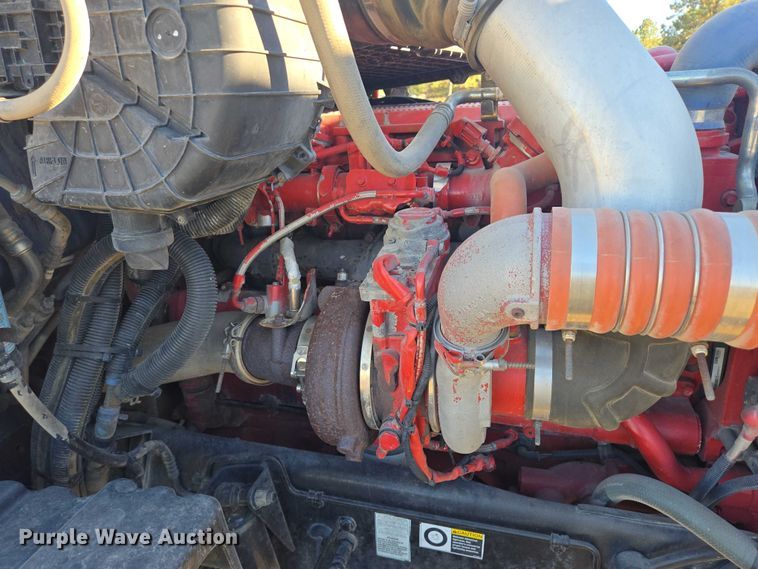 image for item DY1376 2016 Peterbilt 579 semi truck