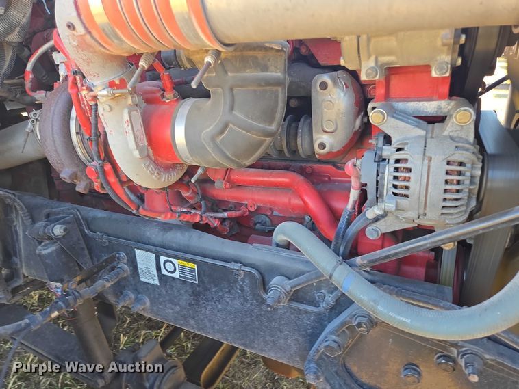 image for item DY1376 2016 Peterbilt 579 semi truck